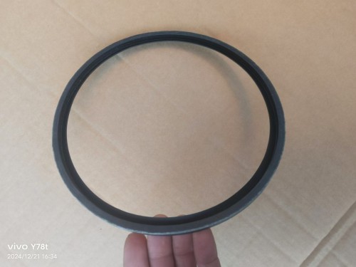 B 10724-140 LABYRINTH SEAL Oil Seal; Labyrinth; Nitrile Material; 5-15/16" Shaft Diameter